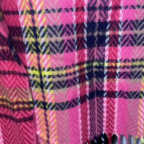 100% Cashmere Made in Scotland Pink Plaid Scarf with Fringe - Picture 10 of 13
